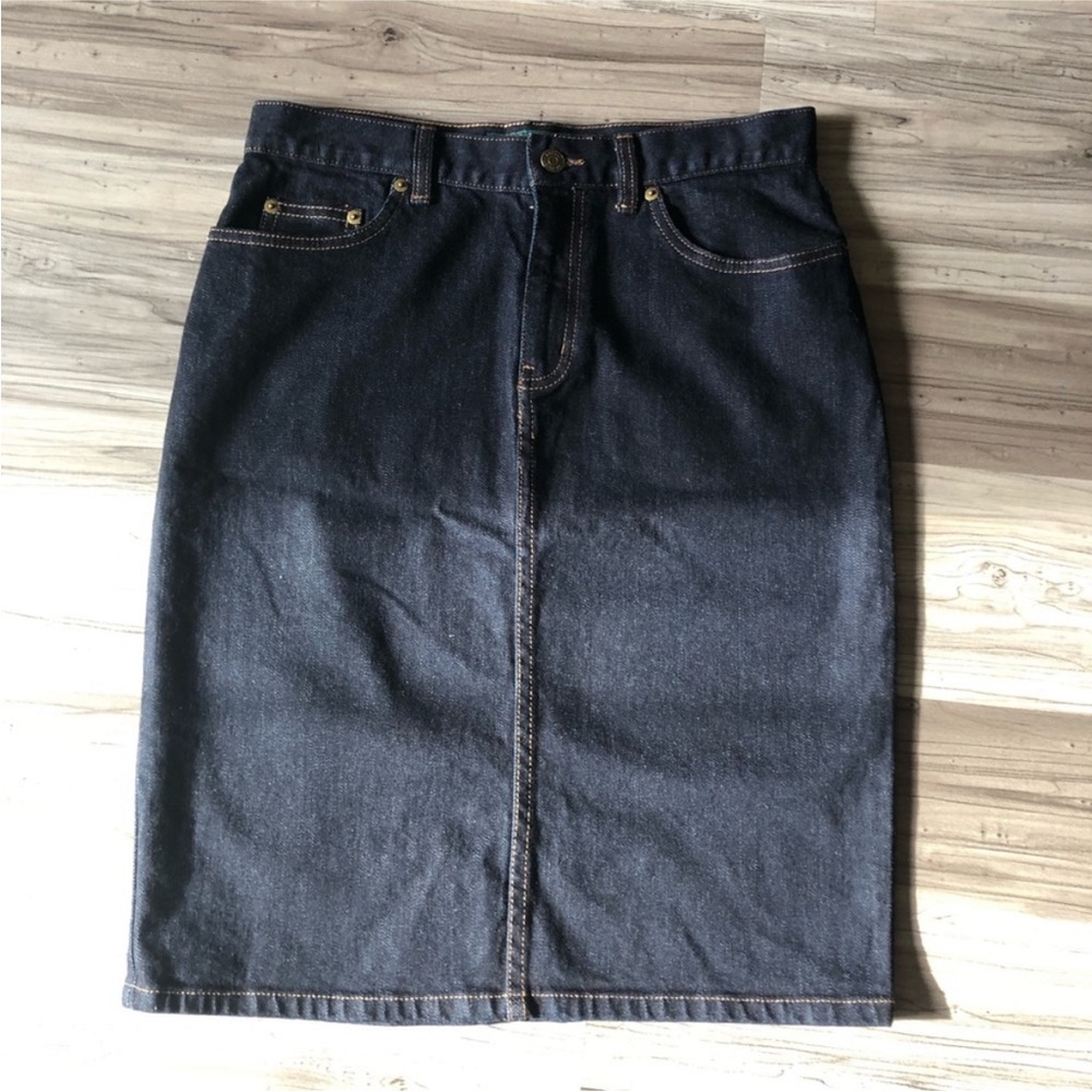 Like new size 4 Ralph Lauren dark denim skirt.